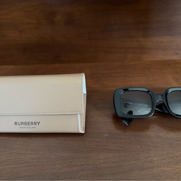 Burberry Black Sunglasses with Beige Case